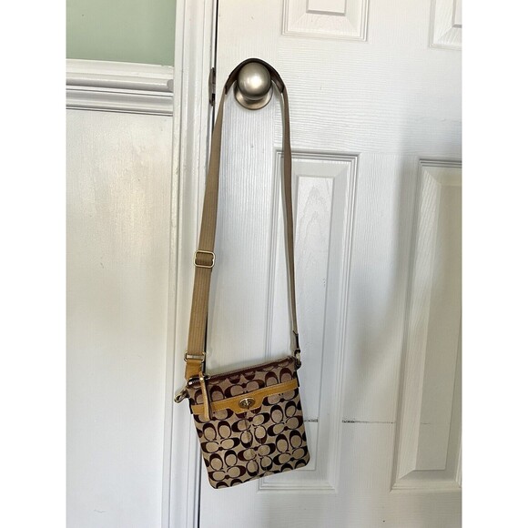 VTG Coach DO849-40688 Beige Hampton Signature Swingpack Crossbody Shoulder Bag - Picture 2 of 12